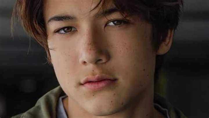 Ezra Dewey Wiki, Age, Height, Parents & Facts