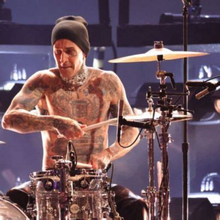 
Fans Express Their Well Wishes To Travis Barker On The News Of His Hospitalization 