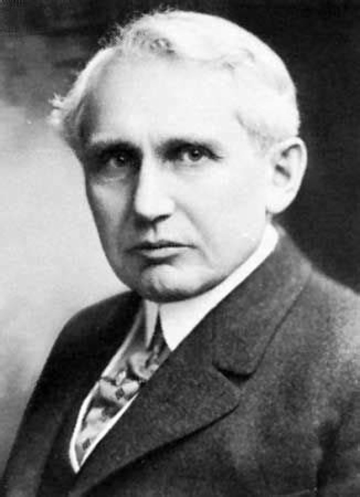 Frank B. Kellogg Biography - Childhood, Life Achievements & Timeline