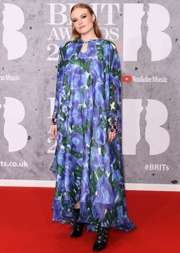 Freya Ridings Height Weight Body Measurements Shoe Size Facts