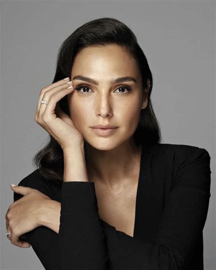 Gal Gadot Biography - Facts, Childhood, Family Life & Achievements