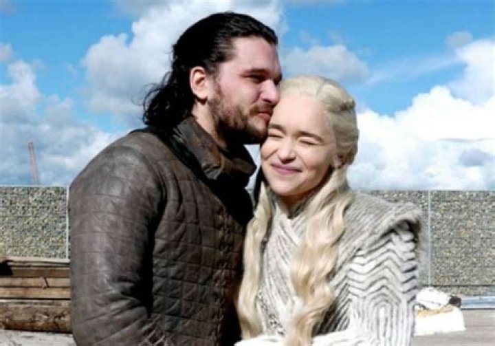 Game Of Thrones Star Kit Harington Reveals Jon Snow Is In Love With Daenerys, But There Is A Sledgehammer Coming