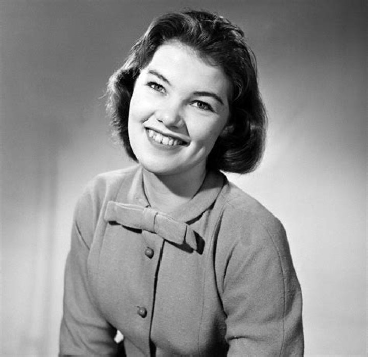 Glenda Jackson Biography - Facts, Childhood, Family Life & Achievements