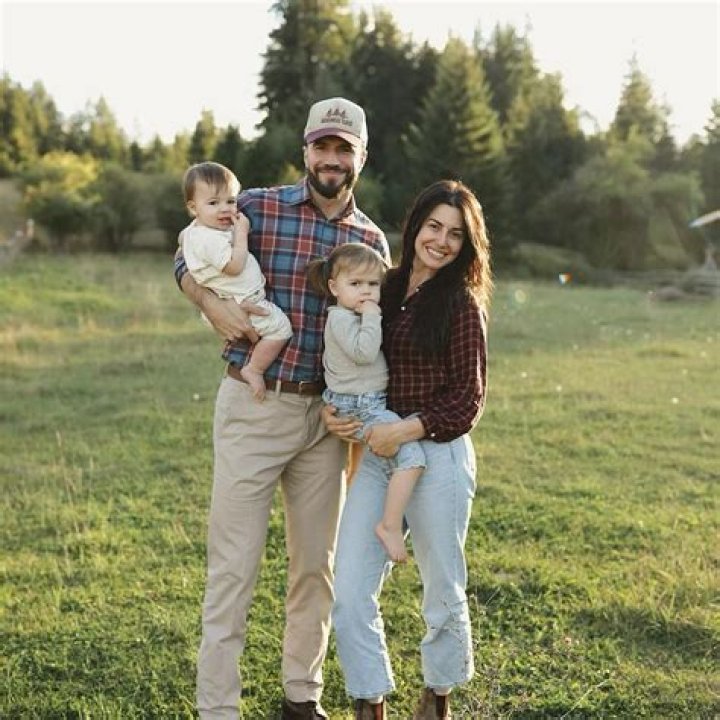 Hannah Lee Fowler – Sam Hunt Wife – Bio, Age, Siblings, Family