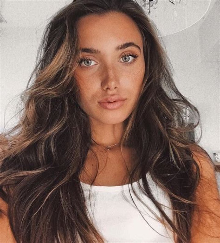 Hannah Meloche Biography - Facts, Childhood, Family Life & Achievements