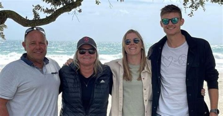 Heather Knight family, height, current teams, salary, net worth, Instagram