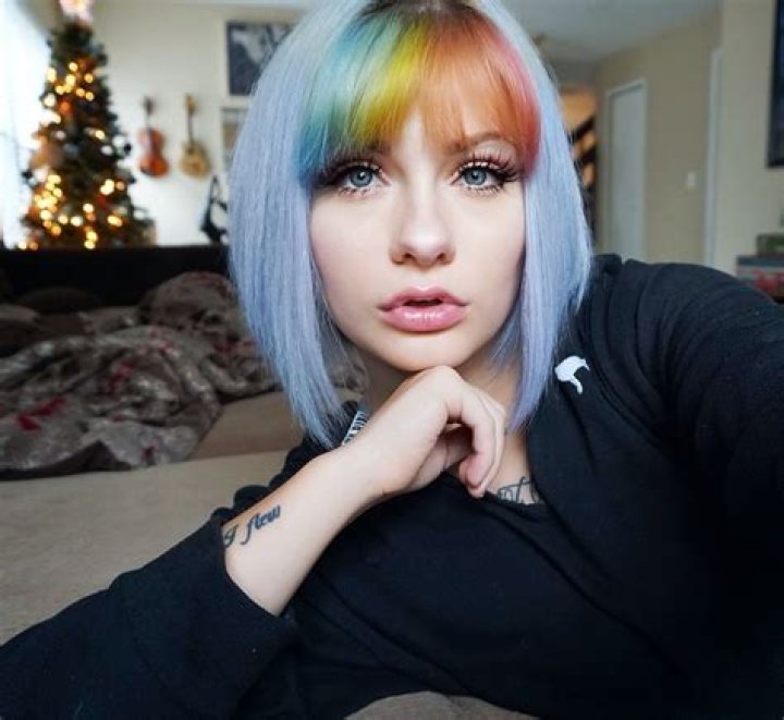 HeyThereImShannon (Shannon Taylor) - Bio, Facts, Family Life of YouTuber & Vlogger