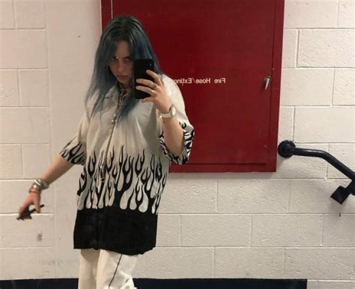 How tall is Billie Eilish?