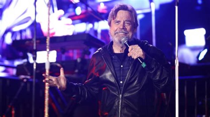 If Twitter has a fourth wall, then Mark Hamill just broke right through it