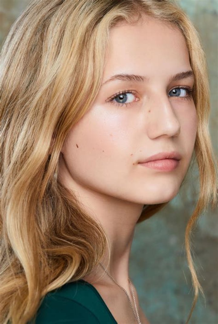 Indi Star Biography - Facts, Childhood, Family Life & Achievements