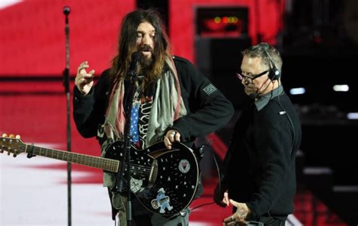 Is Billy Ray Cyrus related to Miley Cyrus? – Celebrity