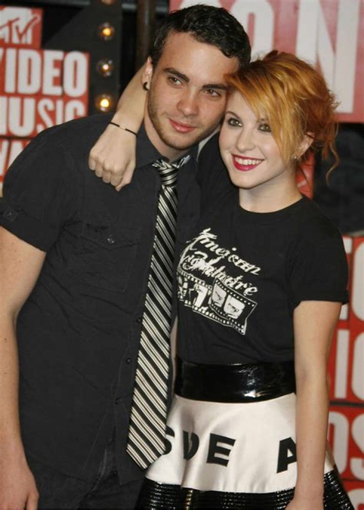 Is Hayley Williams in a relationship with Taylor York?