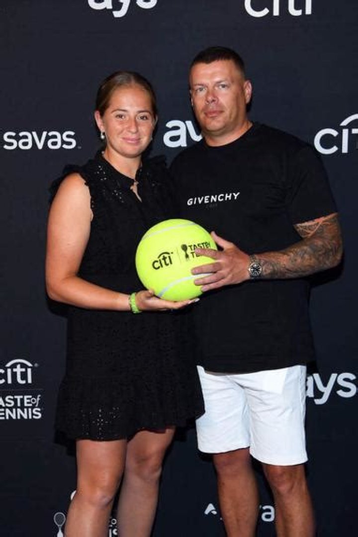 Is Jeļena Ostapenko married?