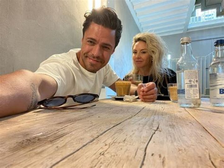 
Is Olly Rix Married? 