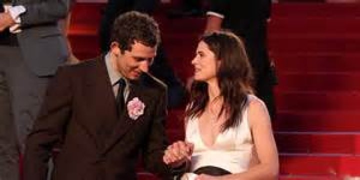 Is Sinéad O’Connor currently married? Who is Sinéad O’Connor dating?