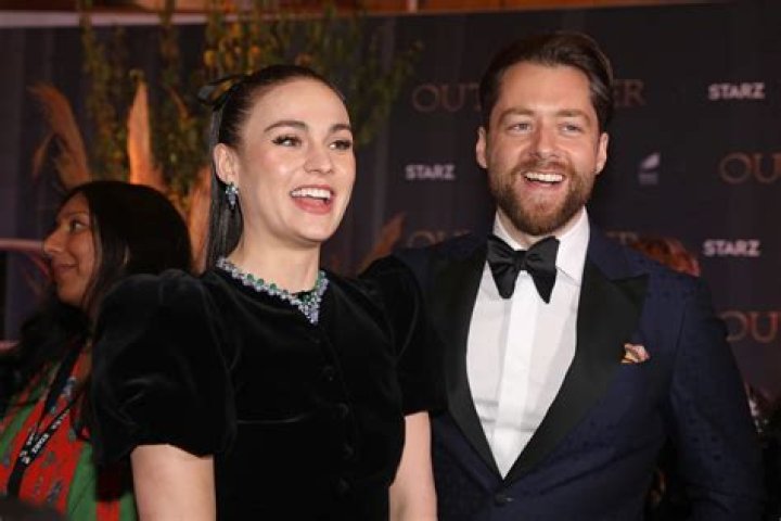 Is Sophie Skelton Related To Red Skelton? Her Boyfriend- Who Is Novio?