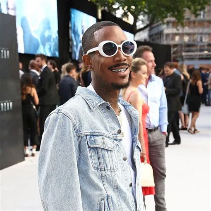 Wikipedia, age, height, girlfriend, top songs