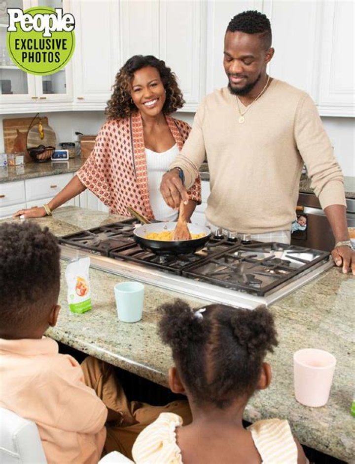 Does Janai Norman have natural hair?