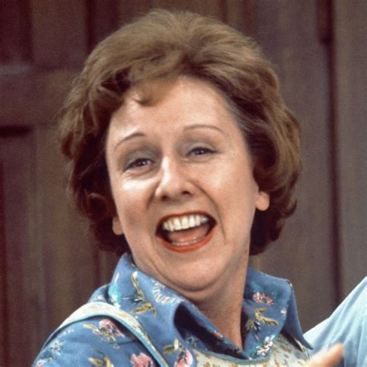Jean Stapleton Biography - Facts, Childhood, Family Life of Actress