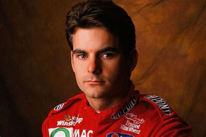 Jeff Gordon Biography - Facts, Childhood, Family Life & Achievements