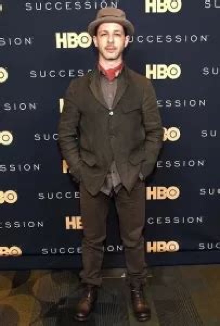 Jeremy Strong height and weight