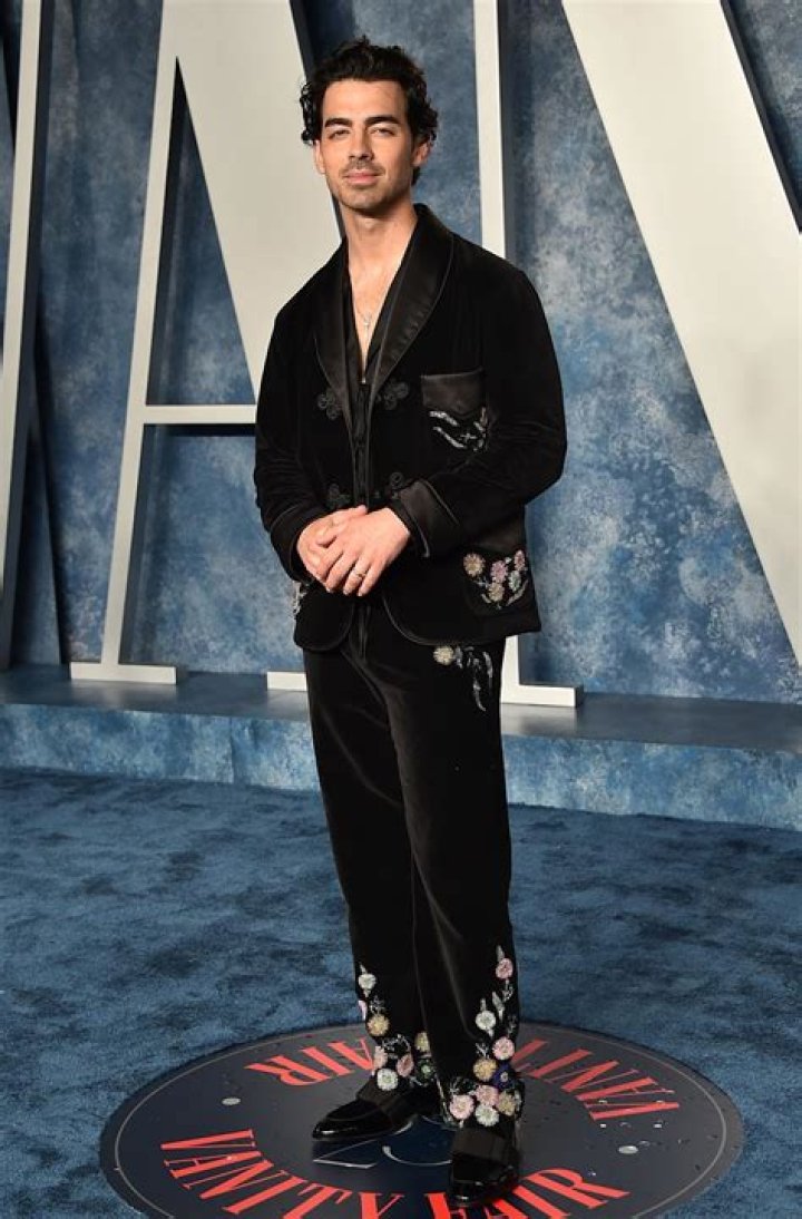 Joe Jonas Body Measurements Height Weight Shoe Size Vital Stats Bio