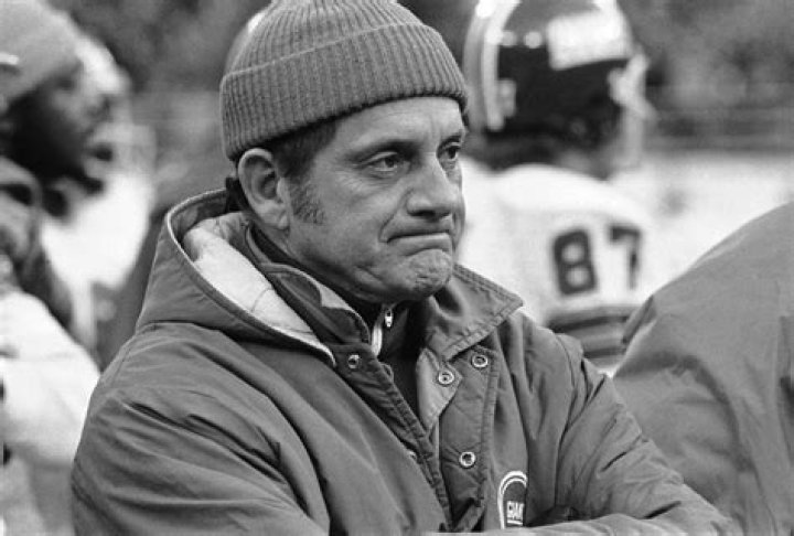 John McVay Biography - Facts, Childhood, Family Life, Achievements