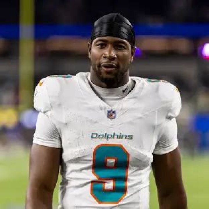 
Jonnu Smith Height, Weight, Net Worth, Age, Birthday, Wikipedia, Who, Instagram, Biography 