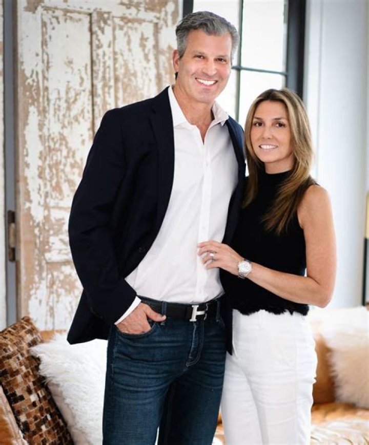 Josh Murray brother, mom, net worth, relationship with Amanda Stanton