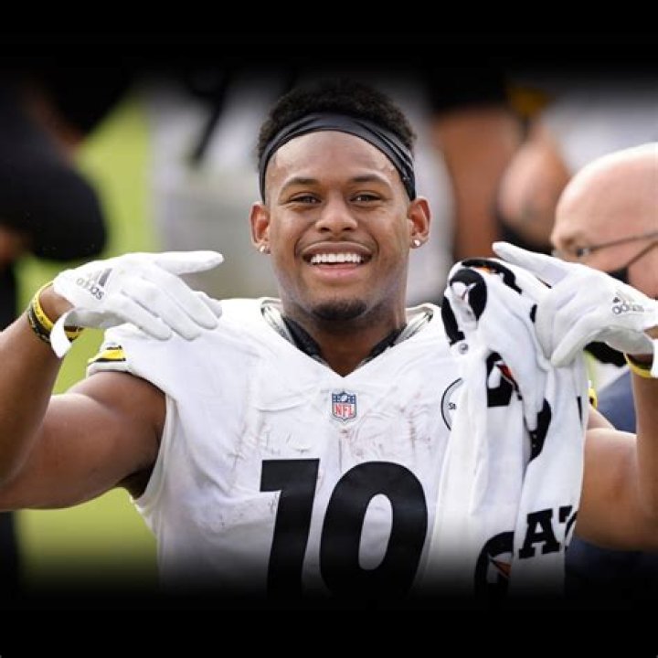 JuJu Smith-Schuster age, height, ethnicity, family, college, 40 time, draft, trade, net worth, Instagram