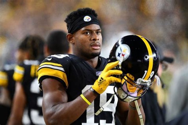 JuJu Smith-Schuster family, wife, children, parents, siblings