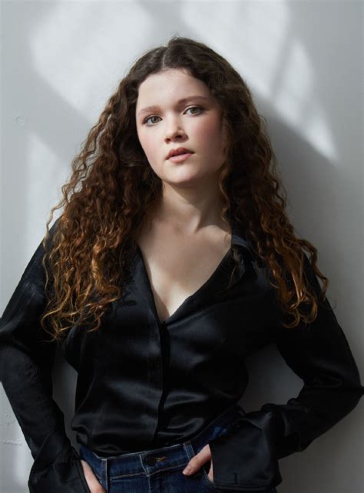 Julia Savage Wiki, Age, Height, Parents, School & Movies