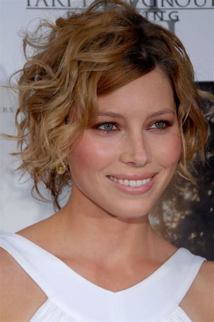 Juliana Harkavy Height Weight Shoe Size Measurements Stats Family