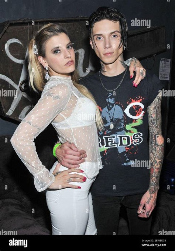 Juliet Simms - Bio, Facts, Family Life of Singer