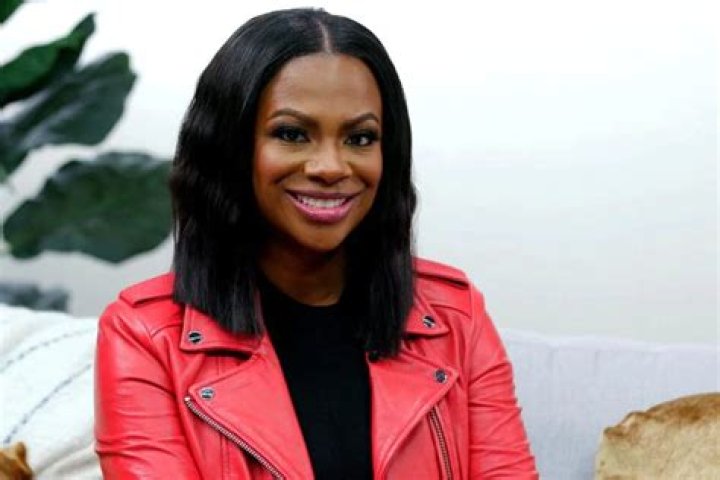 Kandi Burruss Poses With Cynthia Bailey And Makes Fans’ Day