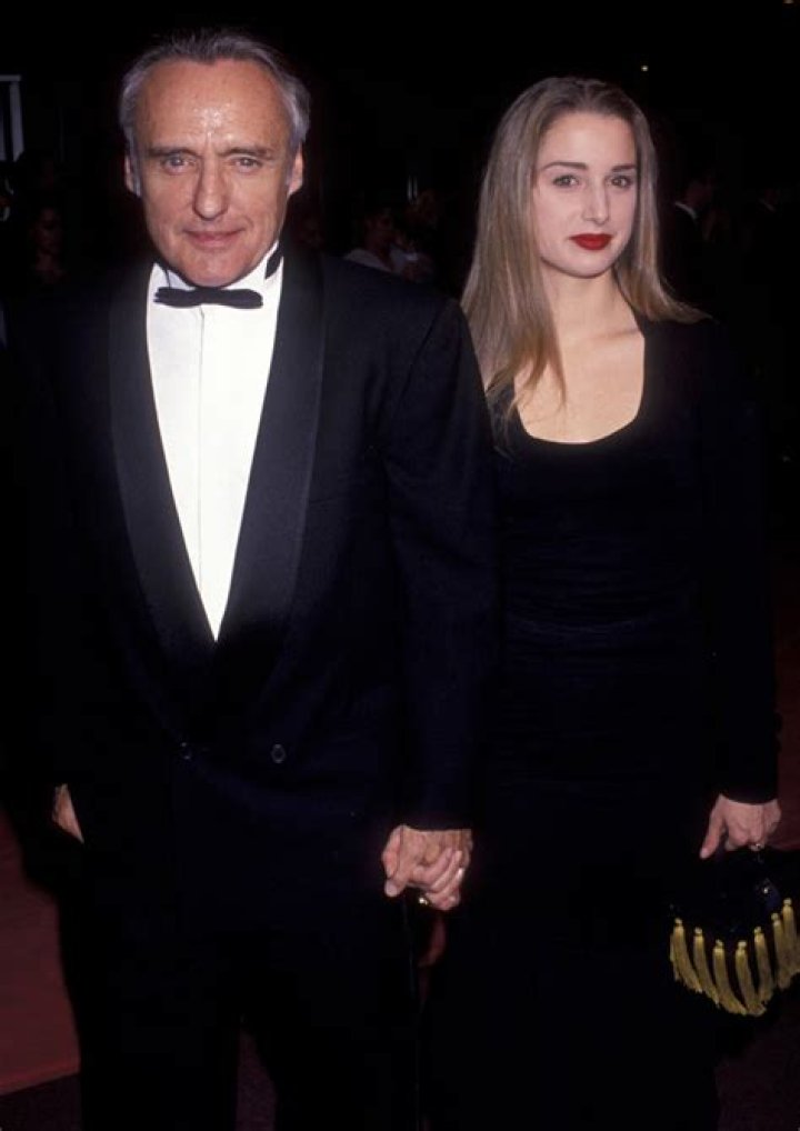 Katherine LaNasa: Husband, net worth, tattoos, smoking & body measurements