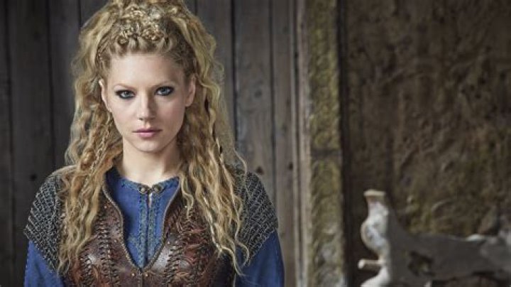 Katheryn Winnick Biography - Facts, Childhood, Family Life & Achievements