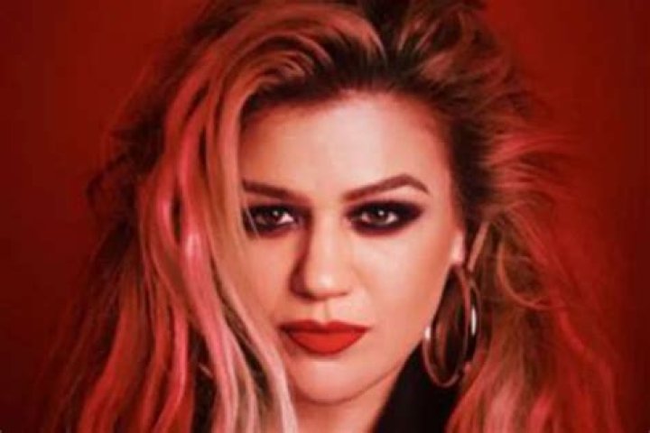 Kelly Clarkson Announces She Is Headed To Sin City In 2020 For ‘Invincible’ Las Vegas Residency