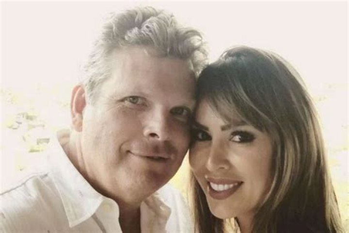 Kelly Dodd Breaks Up With Dr. Brian Reagan And Drags Him On Social Media!