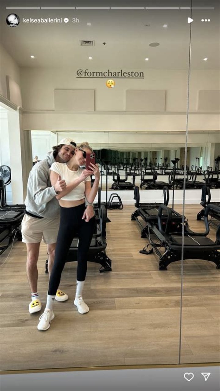 Kelsea Ballerini in Workout Gear Shares a Selfie From Megaformer Class — Celebwell