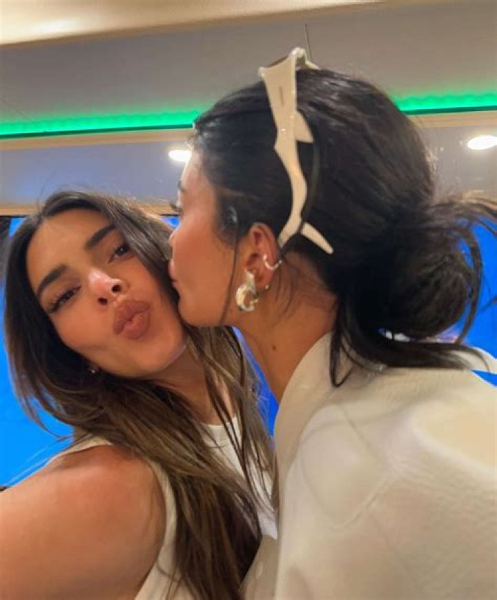 Kendall Jenner has people mocking her ‘ballsy’ fashion sense: ‘That coat is giving scrotum’