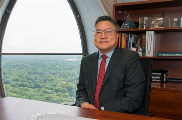 Dr. Kenneth Gow, MD – Stony Brook, NY