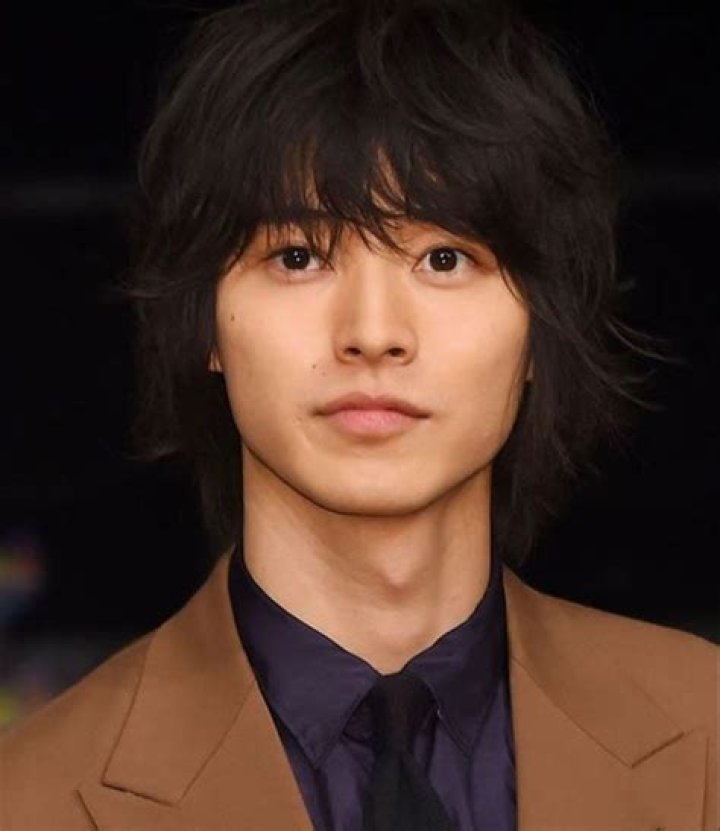 Kento Yamazaki Biography - Facts, Childhood, Family Life of Japanese Actor