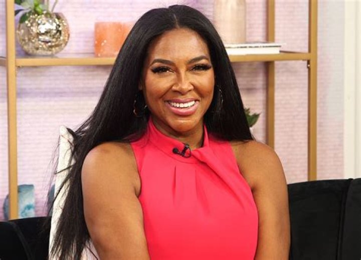 Kenya Moore Looks Gorgeous In White And Fans Say That It’s No Wonder That The RHOA Ladies Are Jealous – See Her Latest Photo