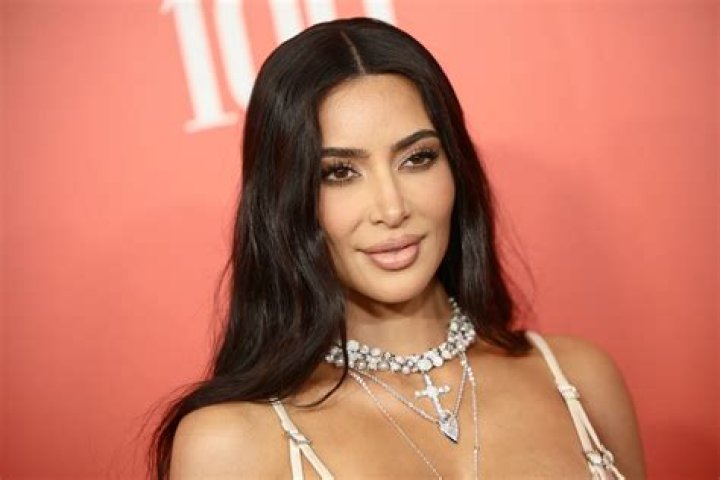 Kim Kardashian Biography - Facts, Childhood, Family Life & Achievements