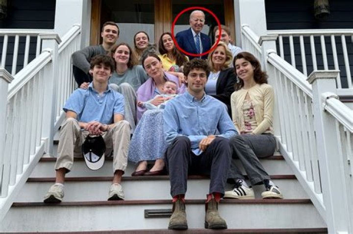 KUWK: Khloe Kardashian Fires Back At Haters After She’s Accused Of Photoshopping Photo Too Much