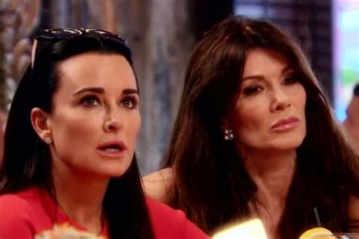 Kyle Richards Reacts To Lisa Vanderpump Retweet Saying RHOBH Cast Should Be Fired Is A Twitter Feud Brewing?