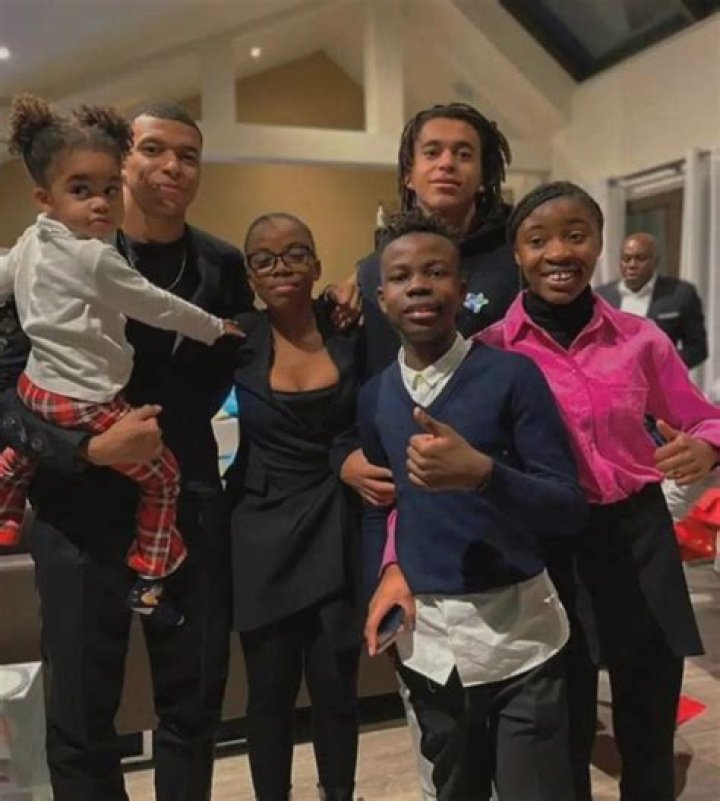 Kylian Mbappé family, wife, children, parents, siblings