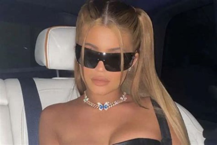 Kylie Jenner Accused Of Photoshoping Her Bathing Suit Photos