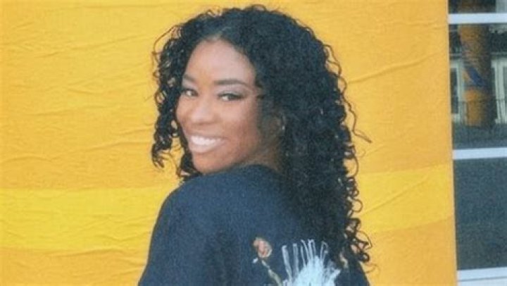 Lakers Girl Savannah Graves Shares Swimsuit Photo Looking “Nonchalant”